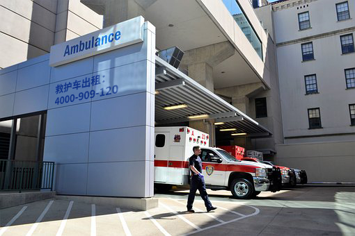 跳伞比赛医用负压救护车：身体力行，生命大于天！