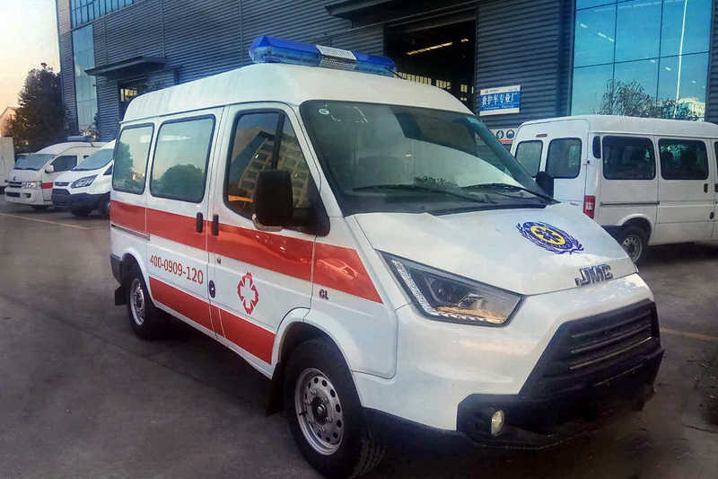 江铃特顺短轴中顶救护车（汽油版）